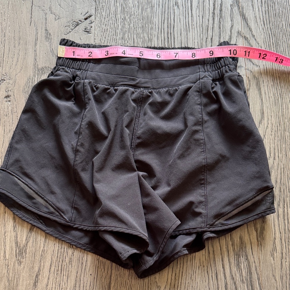 Lululemon Hotty Hot High-Rise lined short 2.5” Black like new condition